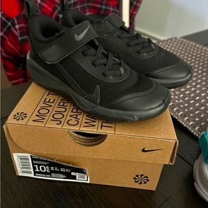 Nike Omni Multi-Court size 10.5C